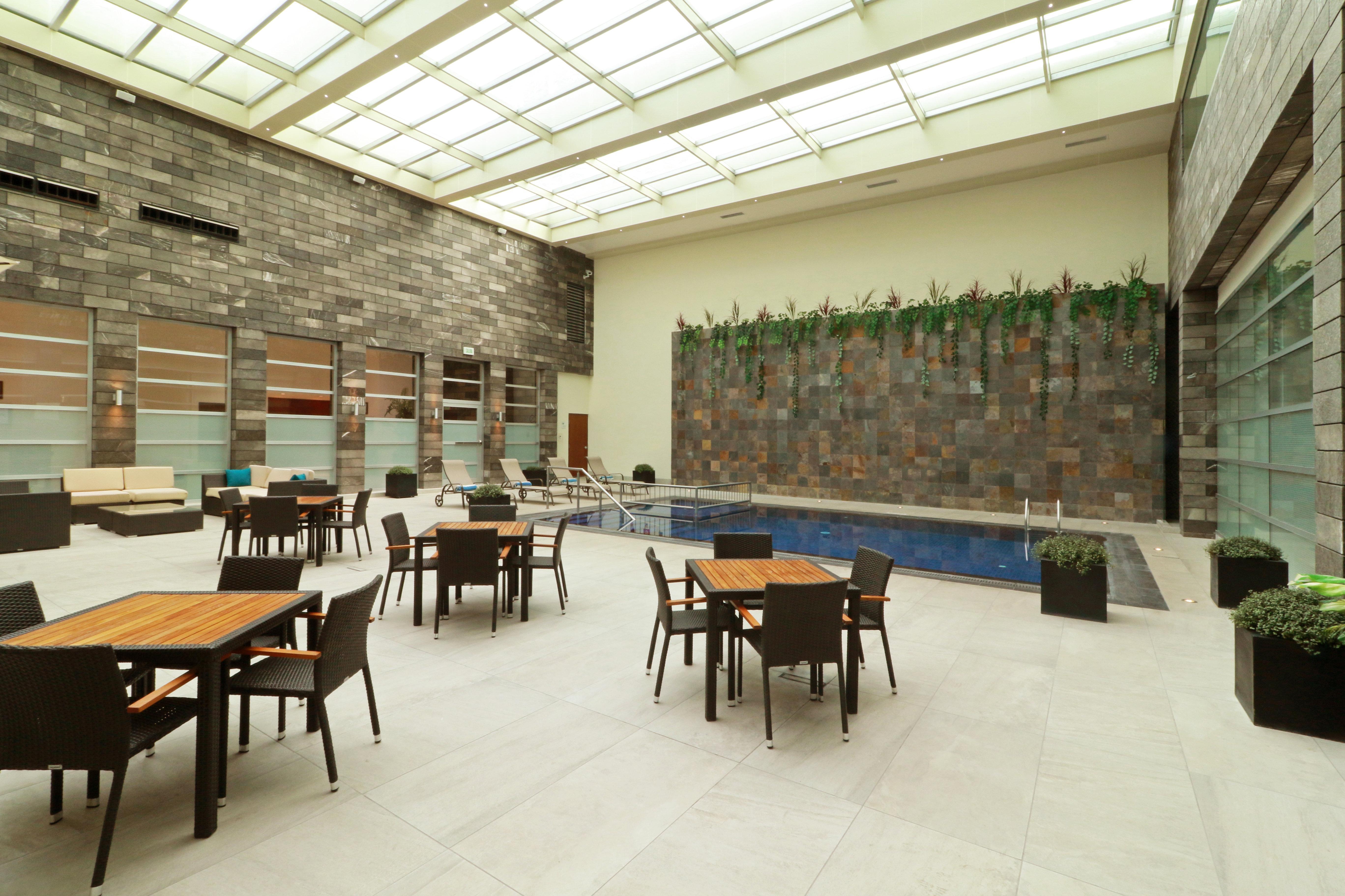 Holiday Inn & Suites Plaza Mayor By Ihg Leon Exterior photo